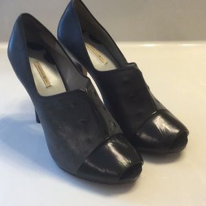 Max Studio peep toe stilettos SZ 6.5